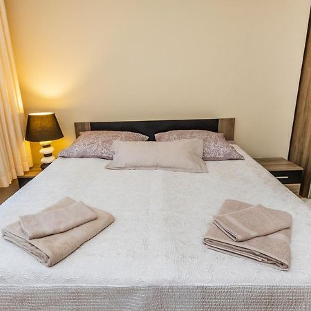 Apartmán Prostorný třípokojový apartmán u nábřeží Vltavy Praha Exteriér fotografie