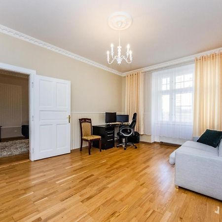 Apartmán Prostorný třípokojový apartmán u nábřeží Vltavy Praha Exteriér fotografie