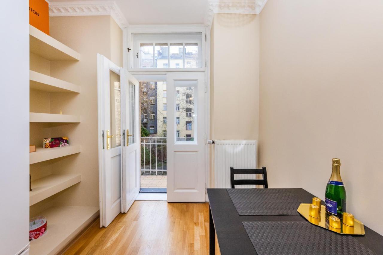 Apartmán Prostorný třípokojový apartmán u nábřeží Vltavy Praha Exteriér fotografie