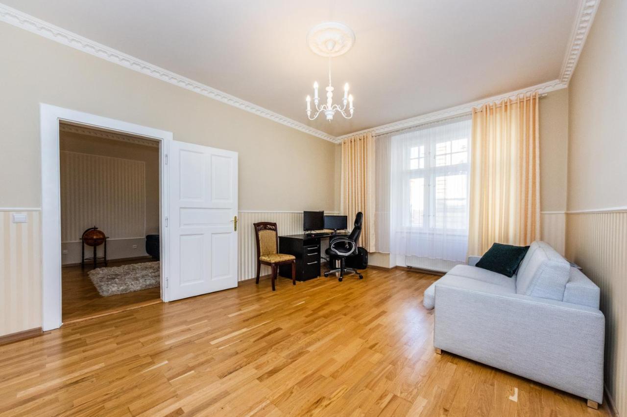 Apartmán Prostorný třípokojový apartmán u nábřeží Vltavy Praha Exteriér fotografie
