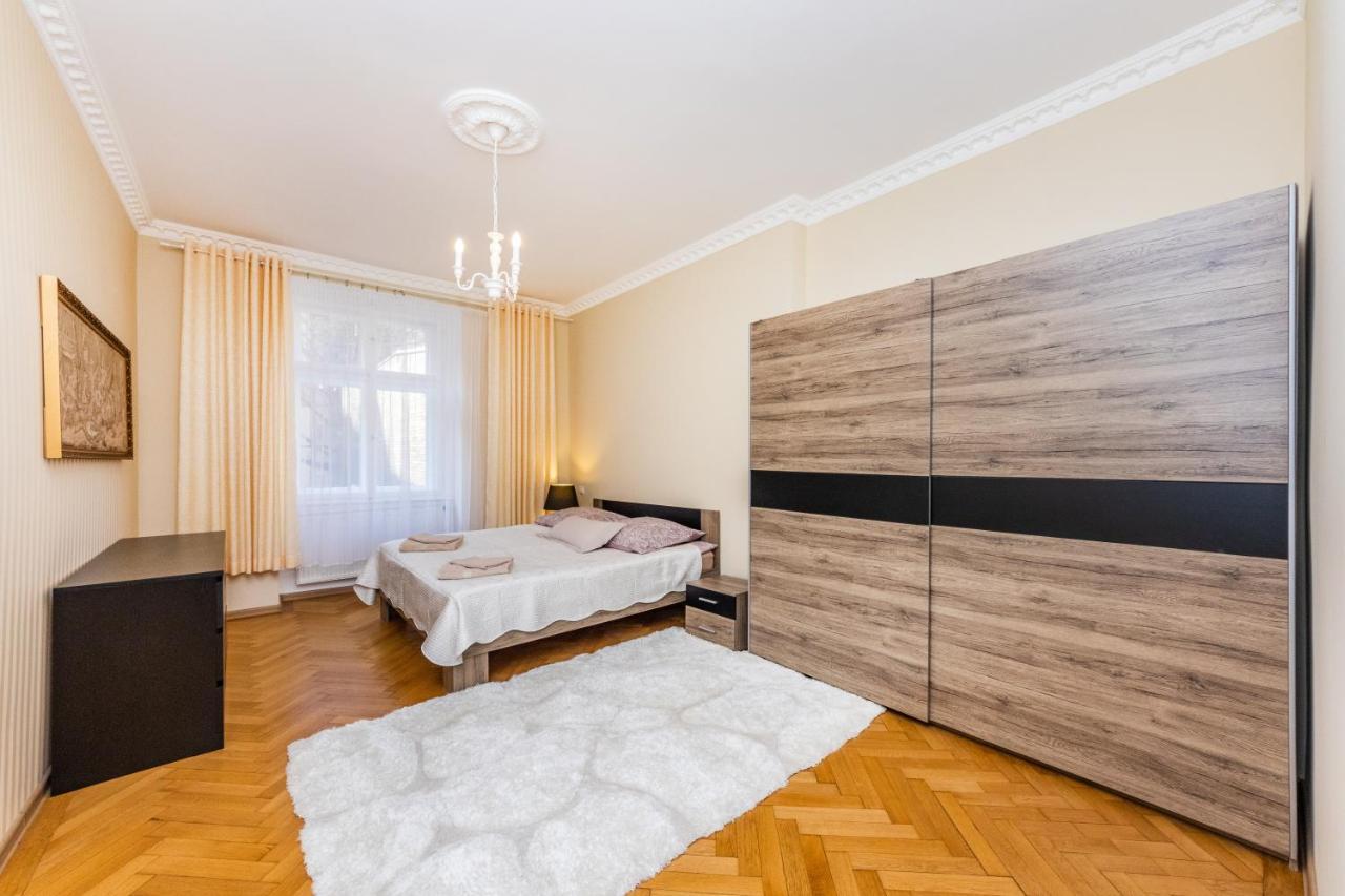 Apartmán Prostorný třípokojový apartmán u nábřeží Vltavy Praha Exteriér fotografie