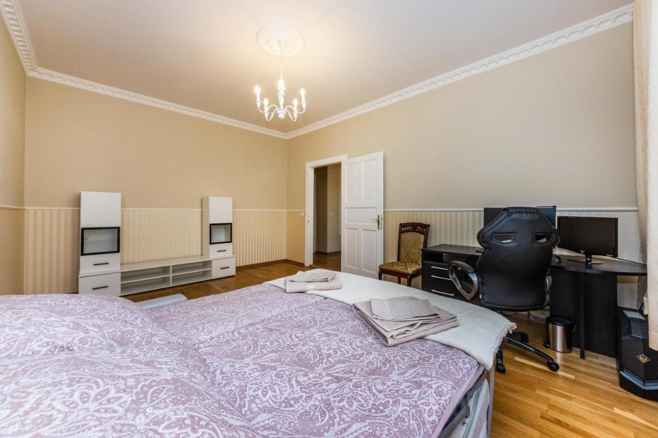 Apartmán Prostorný třípokojový apartmán u nábřeží Vltavy Praha Exteriér fotografie