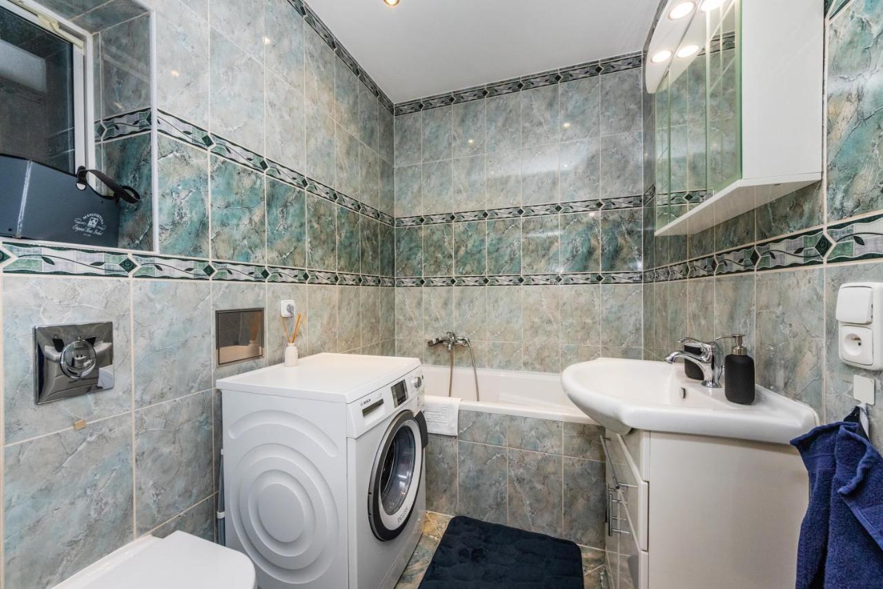 Apartmán Prostorný třípokojový apartmán u nábřeží Vltavy Praha Exteriér fotografie