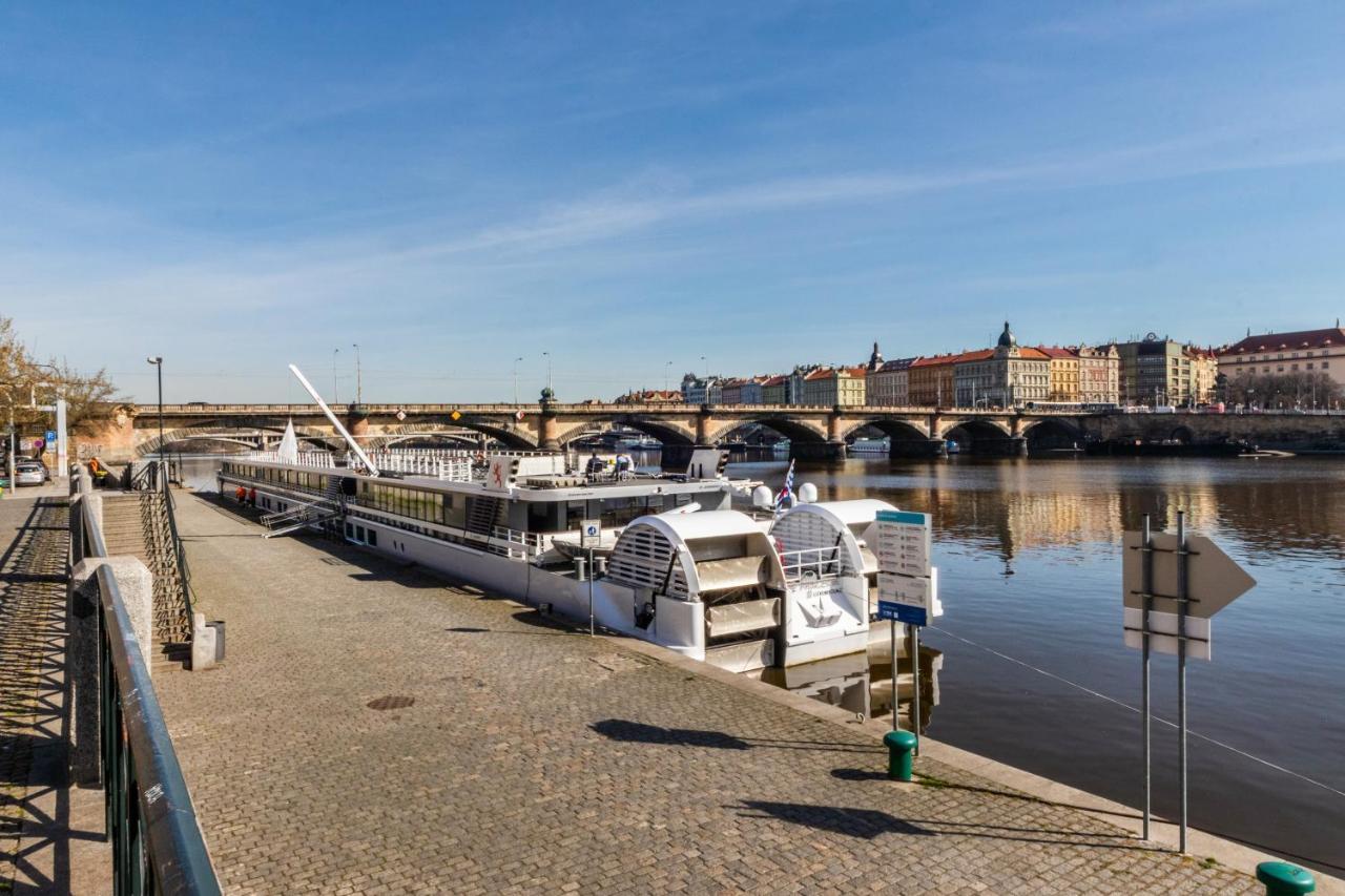 Apartmán Prostorný třípokojový apartmán u nábřeží Vltavy Praha Exteriér fotografie